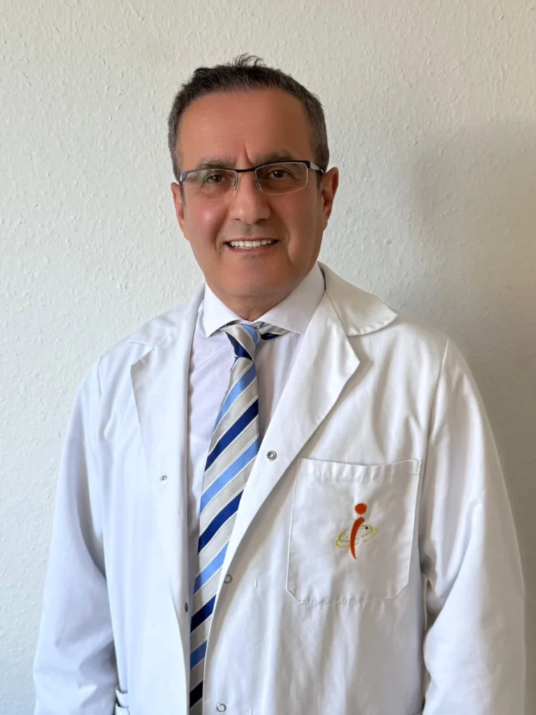 Ein Portrait von Dr. Reza Valipour